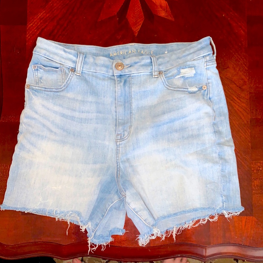 I’m selling short, American Eagle, light blue and is in good condition